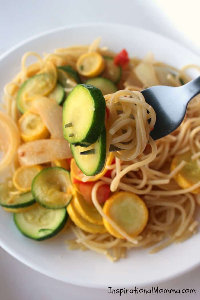 This quick and healthy Garlic Vegetable Pasta is absolutely delicious. Filled with flavorful vegetables and just the right amount of garlic, it will have you asking for more!