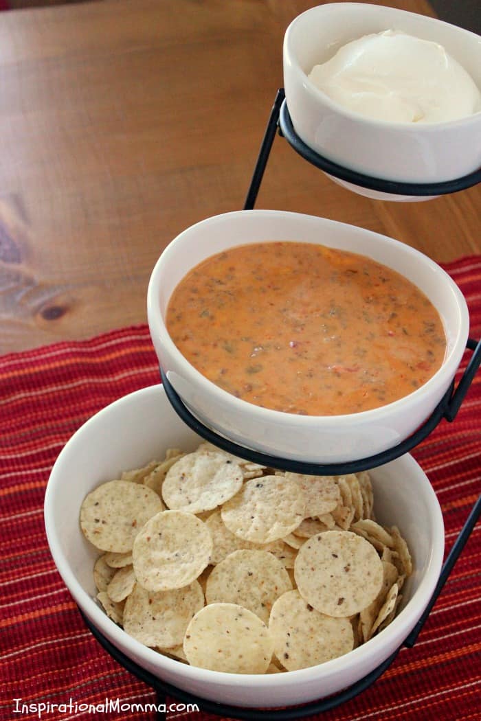 With just 3 ingredients, this creamy and flavorful Mexican Beef & Queso Dip is so simple! It is also a perfect appetizer for your next party! 