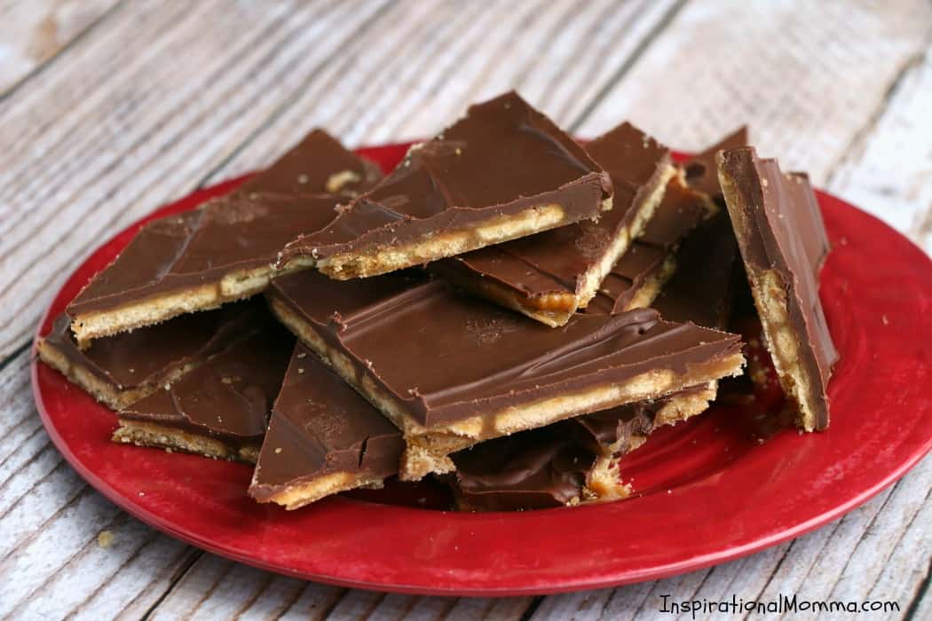 With only 4 ingredients, Ritz Cracker Caramel Chocolate Toffee is simple but absolutely irresistible! A perfect combination of flavors!