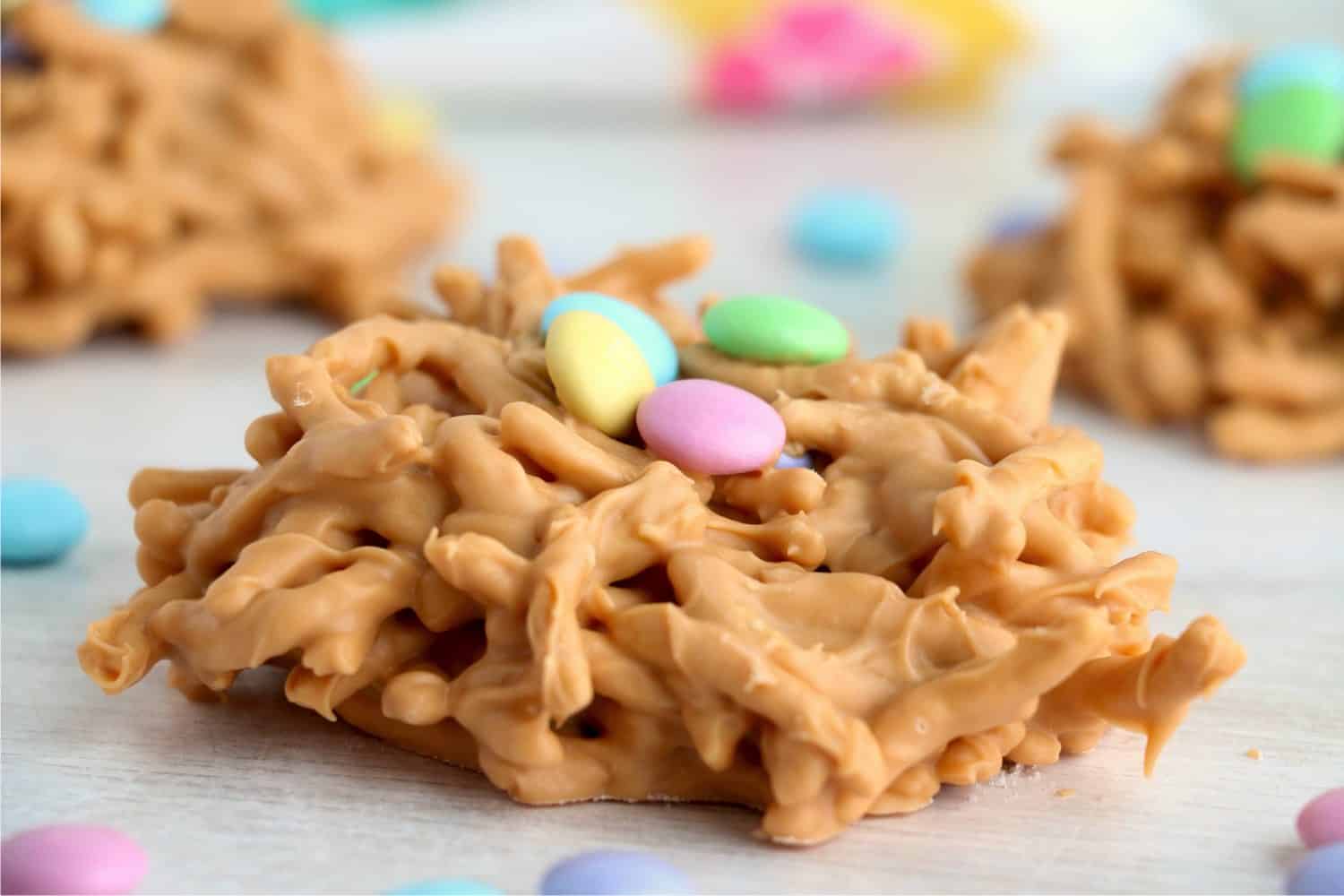 Butterscotch Bird Nests are a cute, sweet spring treat! Crunchy chow mein noodles covered in delicious butterscotch, topped off with M&Ms.