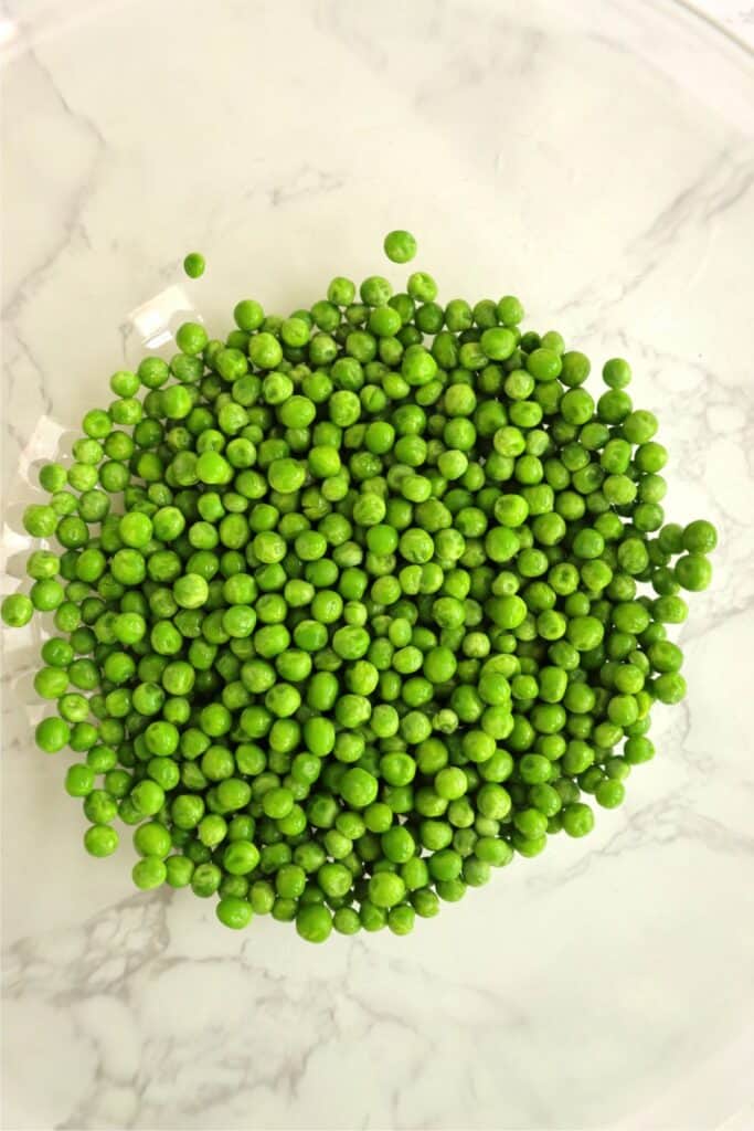 Overhead shot of cooked peas in bowl.